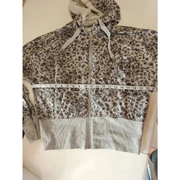 Athleta Full Zip Sweatshirt Hood Batwing Gray Cheetah Print Size Medium - Picture 5 of 6